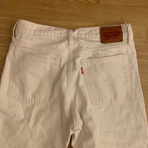WHITE Levi’s! Straight leg, high waisted.
